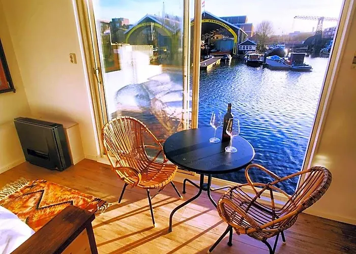 Houseboat Concordia B&B